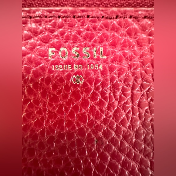 Fossil Pebbled Leather Wristlet Wallet Red W/ Black Tassel Zipper Pull - Picture 3 of 11